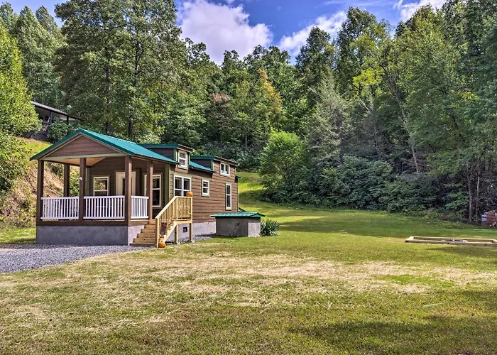 Quaint Mtn Cabin Tiny Living Near Big Adventure