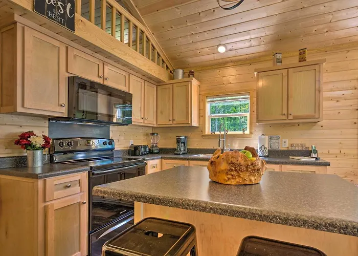 Quaint Mtn Cabin Tiny Living Near Big Adventure