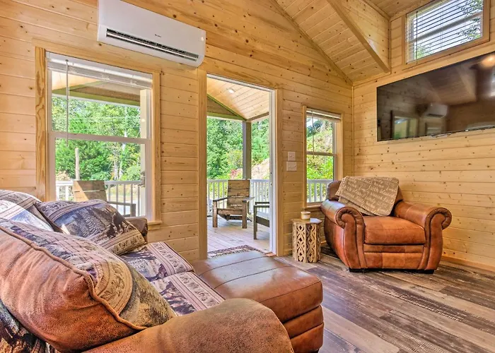 Quaint Mtn Cabin Tiny Living Near Big Adventure