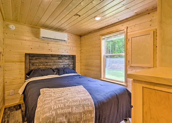 Quaint Mtn Cabin Tiny Living Near Big Adventure