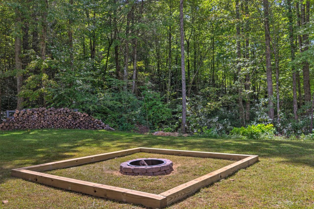 Quaint Mtn Tiny Living Near Big Adventure Holiday home Brevard