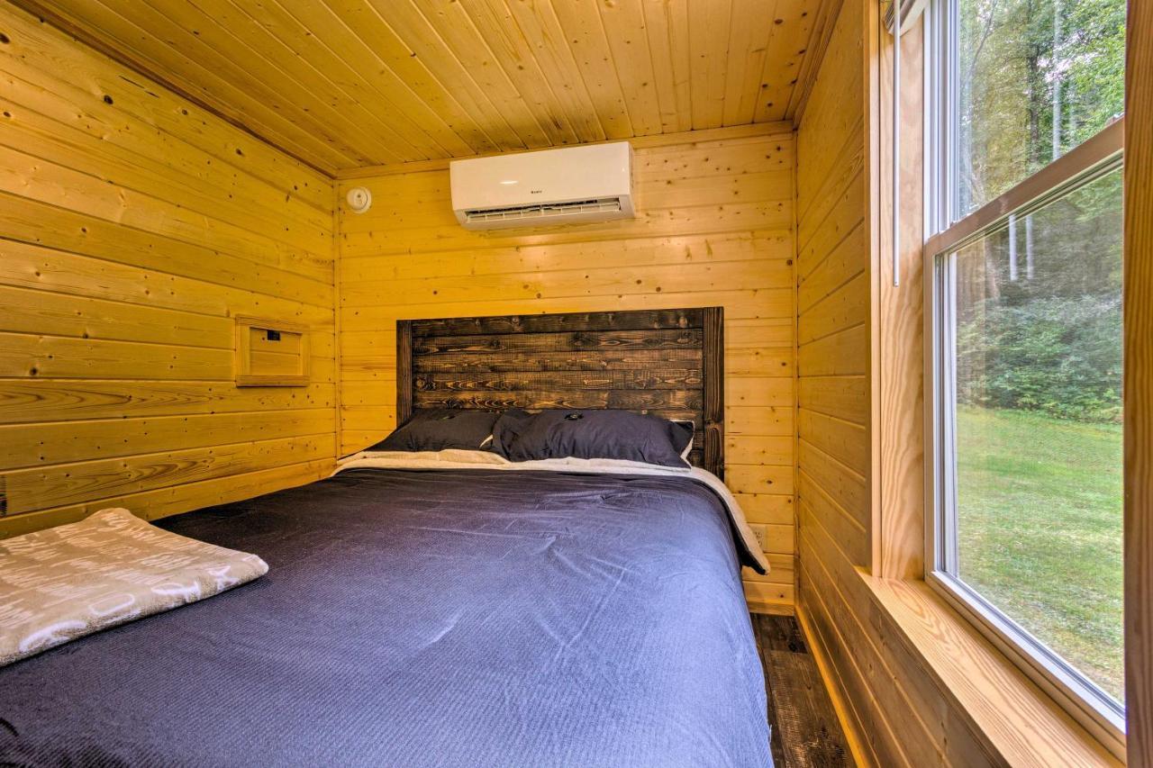 Quaint Mtn Tiny Living Near Big Adventure Holiday home Brevard
