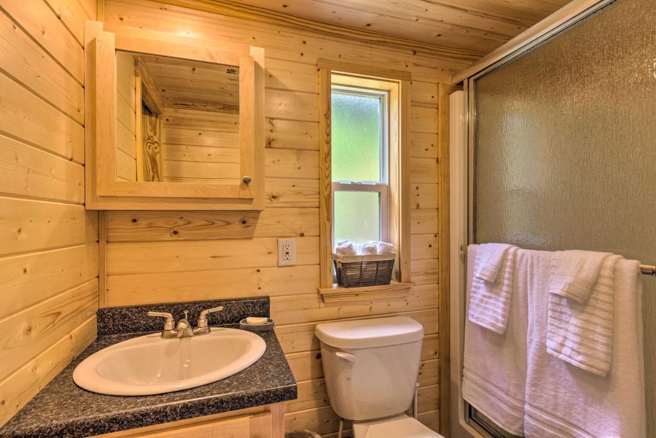 Quaint Mtn Tiny Living Near Big Adventure Holiday home Brevard