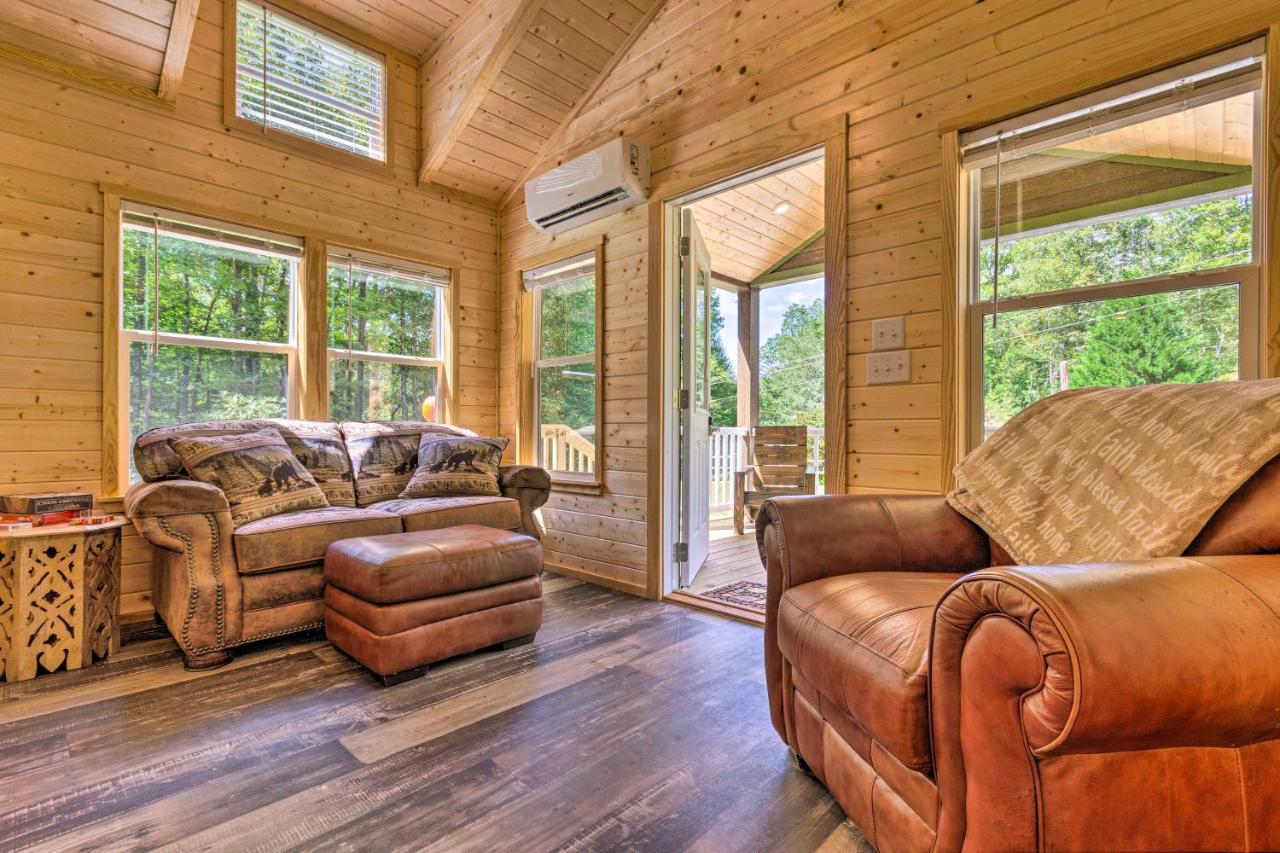 Quaint Mtn Tiny Living Near Big Adventure Holiday home Brevard